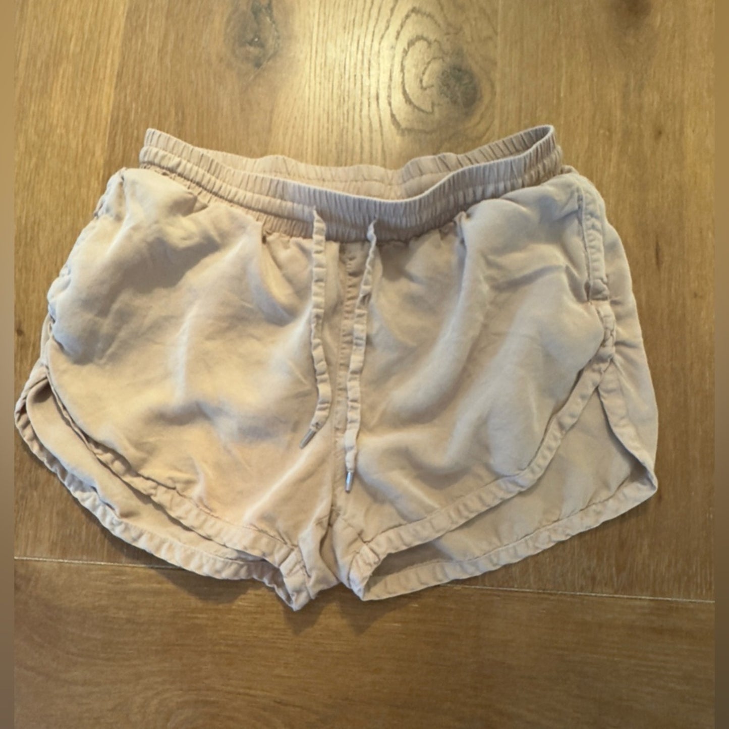 Love Tree Dolphin Shorts with Pockets and Draw String Size Small 100% Tencel