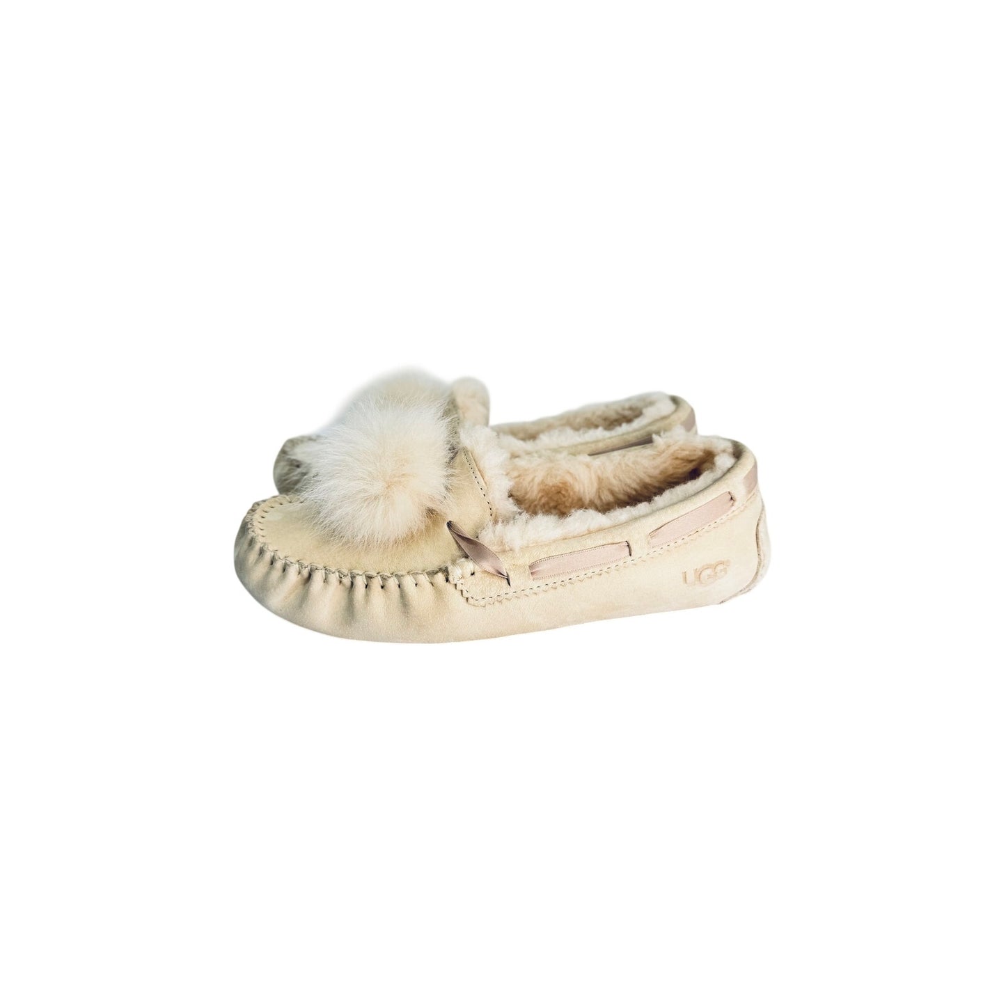 UGG  Women's Dakota Pom Pom Moccasin Size 8 Beige Suede Sheepskin Slipper