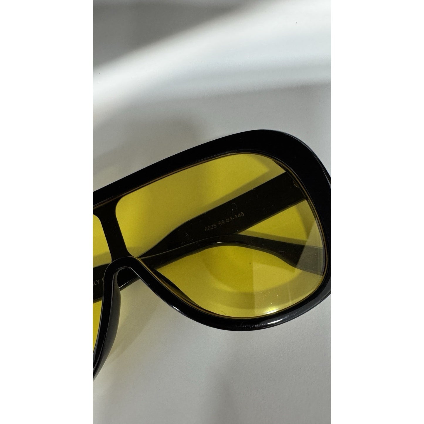Gucci Sunglasses Black Oversized Shield Aviator Mask Yellow Lens Gold Logo 6025