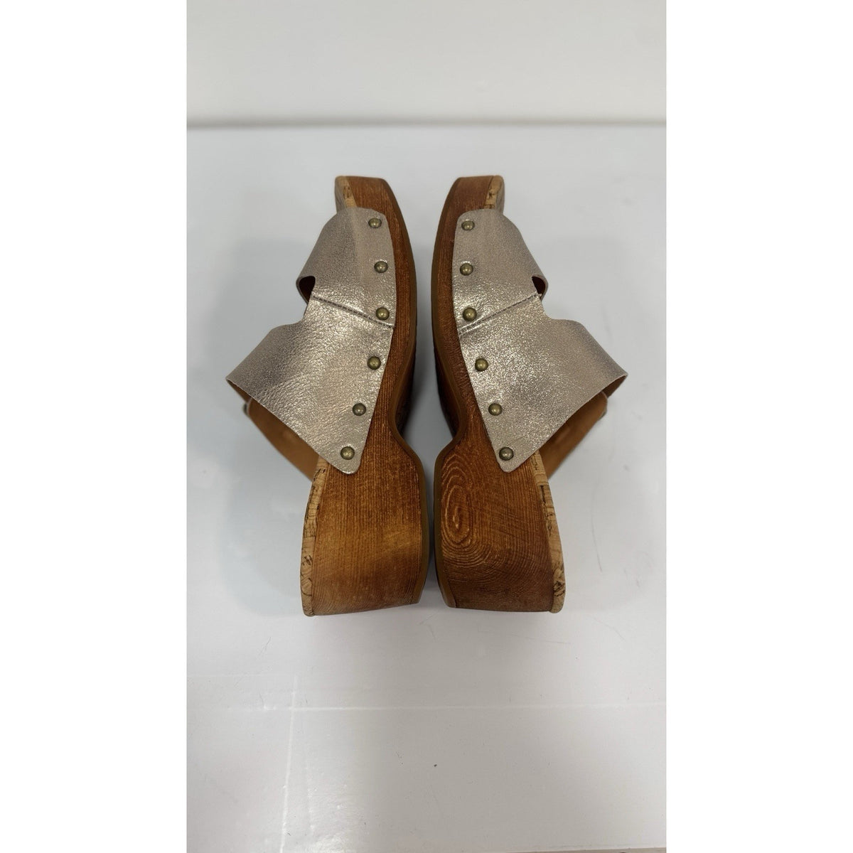 Kork Ease Saffron Slide Wedge Clog Sandals Metallic Gold Leather Strap 8 Studded