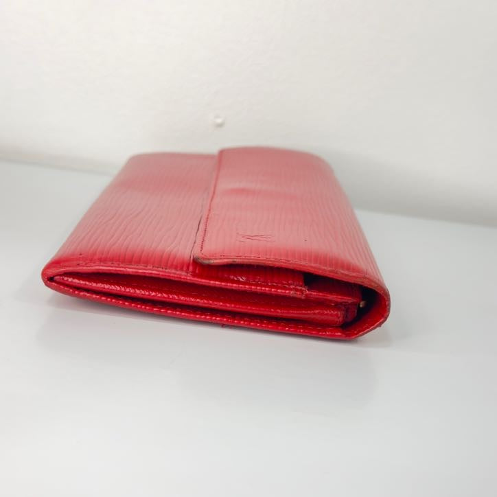 Louis Vuitton red Epi Sarah wallet side profile