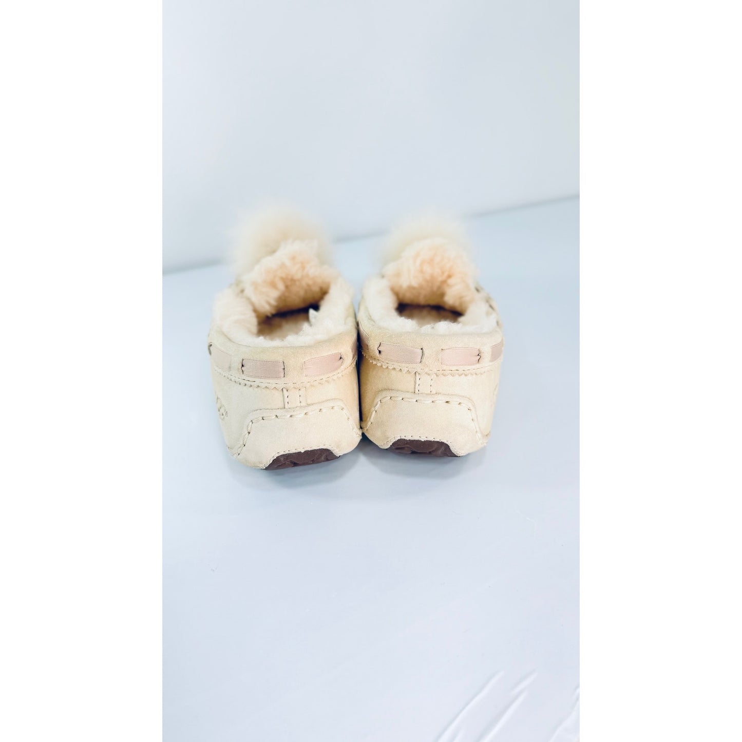 UGG  Women's Dakota Pom Pom Moccasin Size 8 Beige Suede Sheepskin Slipper