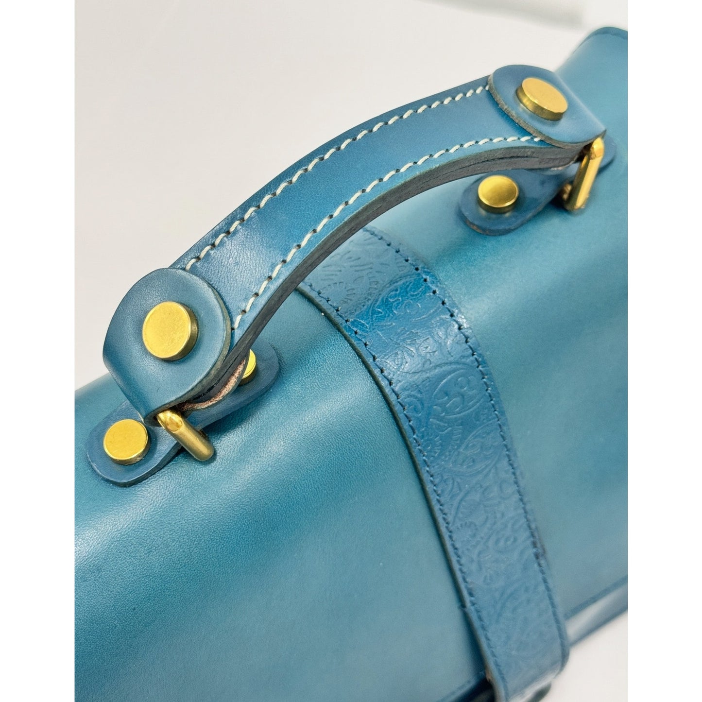Old Trend Turquoise Leather Valley Breeze Crossbody w/ Dust Bag